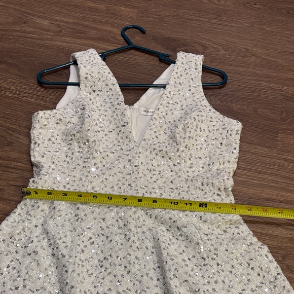Dress the Population White Sequin skater dress A-line Vneck sleeveless bridal L - Picture 9 of 13